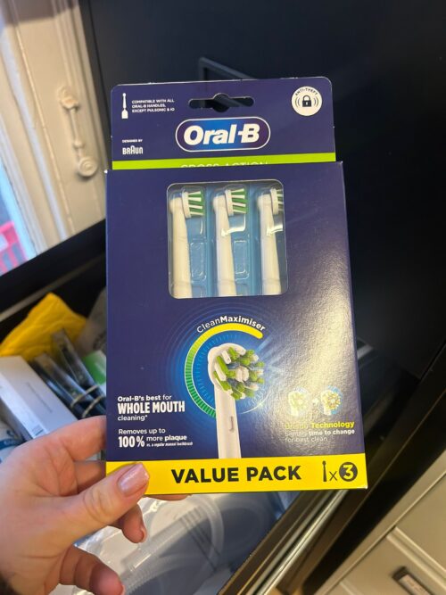 Oral-B CrossAction Electric Toothbrush Replacement Heads – CleanMaximiser Bristles (Value Pack of 3)